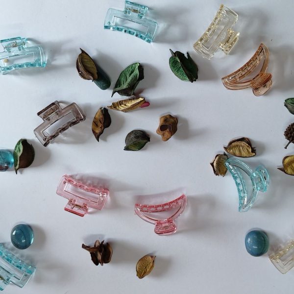 Transparent Multicolor clutchers medium size (rate per piece)