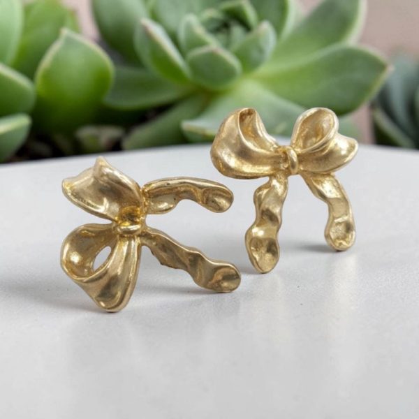 Bow with spiral ribbon
