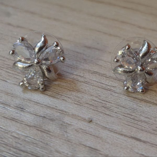 FLORAL SILVER LOOK AD STUD