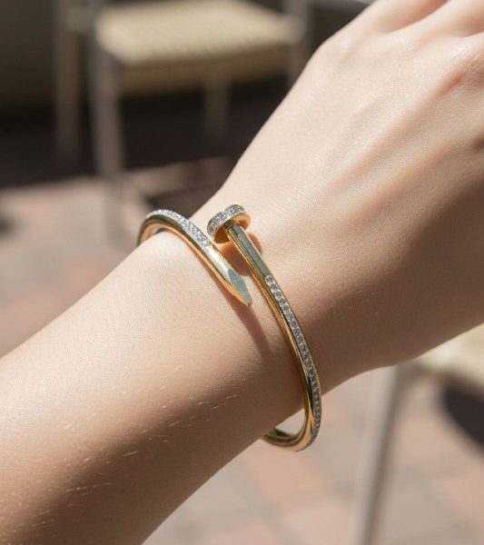 SCREW AD ANTI TARNISH BRACELET